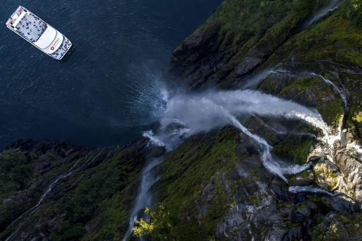 Milford Sound Premium Coach and Cruise from Te Anau - Photo 1 of 14